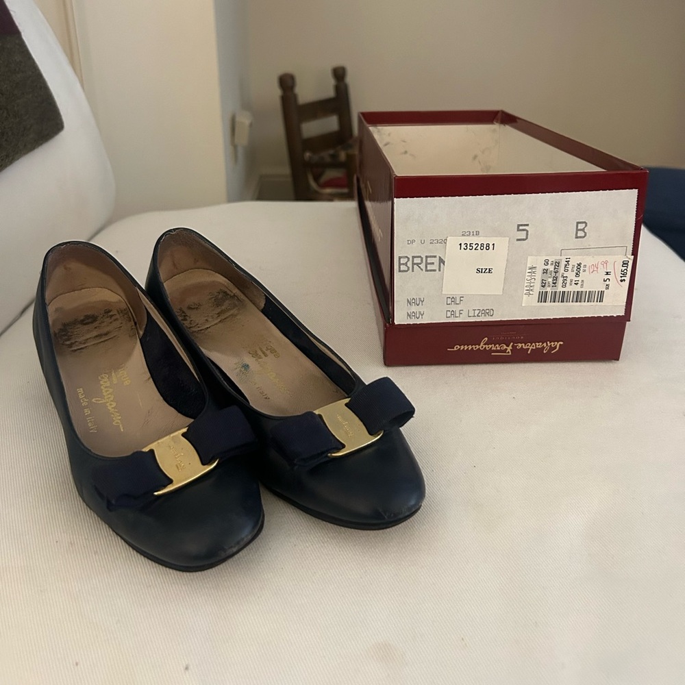 Vintage Ferragamo ballet flats with bow